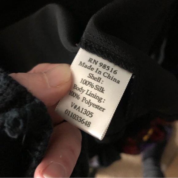 Coldwater Creek black 100% silk ruffle front button up career office top - Picture 4 of 4